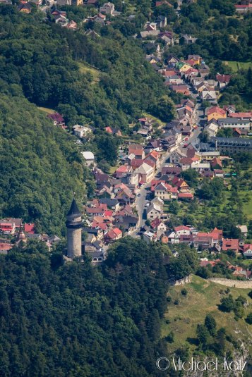 Det er mange idylliske småbyer i Tsjekkia. Her over Stramberk. © 2017 Michael Katz